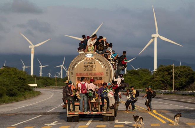 24h qua ảnh: Đoàn xe chở trùm ma túy Mexico qua cây cầu nổi tiếng ở Mỹ - Ảnh 11.