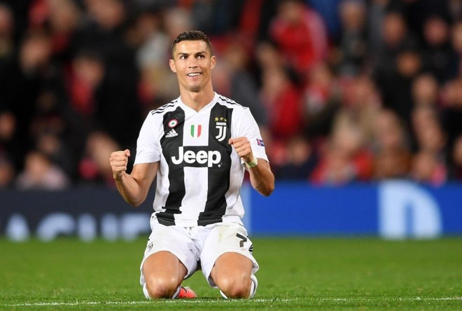 Ronaldo vượt qua Selena Gomez để trở thành người được theo dõi nhiều nhất Instagram - Ảnh 1.