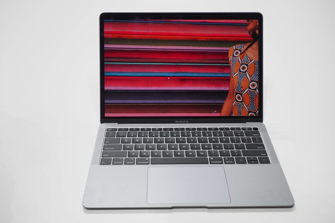 Cận cảnh MacBook Air 2018 vừa ra mắt của Apple: Đẹp không thể cưỡng lại được! - Ảnh 2.
