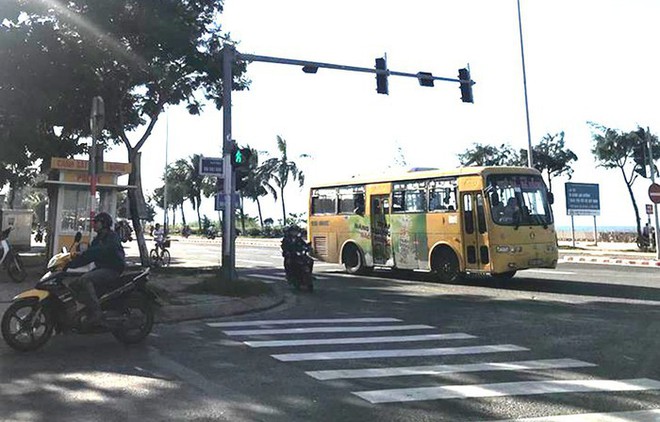 Cảnh sát Đà Nẵng rượt đuổi 5km bắt cướp... cuối cùng là kẻ vỗ mông cô gái - Ảnh 1.