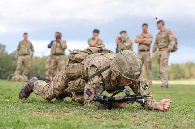 Tiêu chuẩn huấn luyện thể lực mới của quân đội Anh: Khắc nghiệt như địa ngục - Ảnh 2.