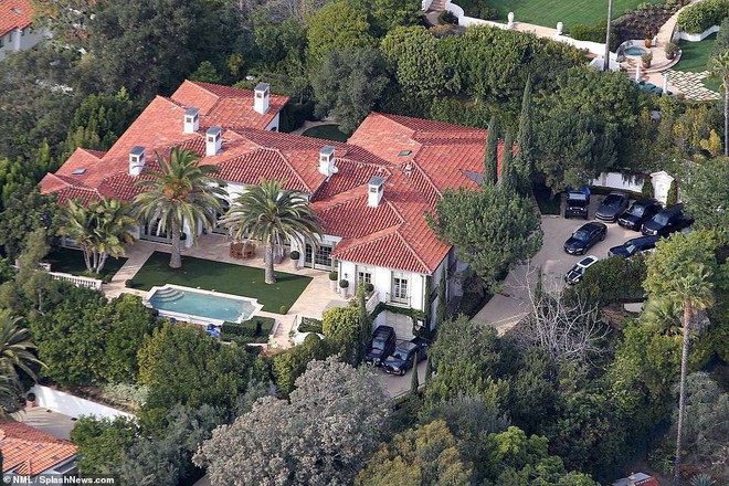 Vợ chồng Beckham lãi 258 tỷ nhờ bán được biệt thự hoành tráng với 6 phòng ngủ, 9 phòng tắm - Ảnh 1.