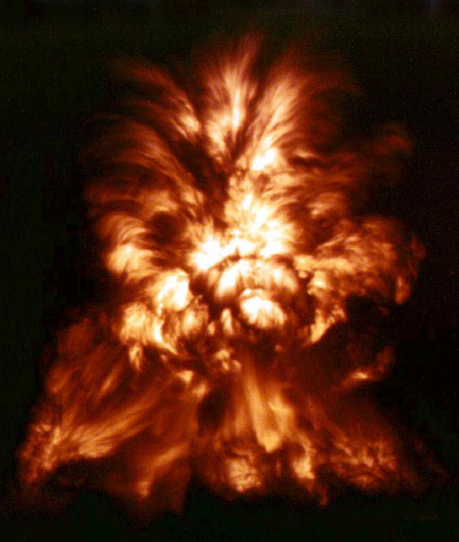 Tháo ngòi bom nguyên tử - công việc lạnh tóc gáy nhất thế giới - Ảnh 1.