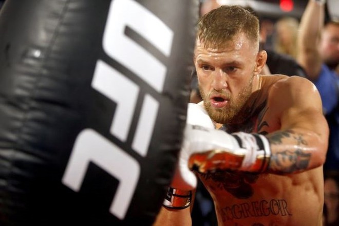 ‘Khẩu chiến’ dữ dội trước trận UFC thế kỷ McGregor - Khabib - Ảnh 3.