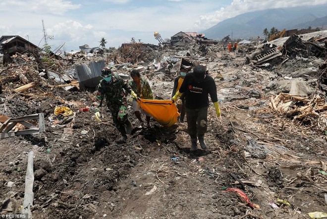 Sau thiên tai kép, hai ngôi làng ở Indonesia bị xóa sổ khỏi hành tinh - Ảnh 5.