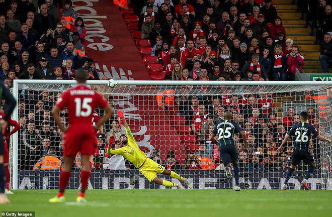 Vì Riyad Mahrez, có thể Pep phải xin lỗi Man City - Ảnh 2.