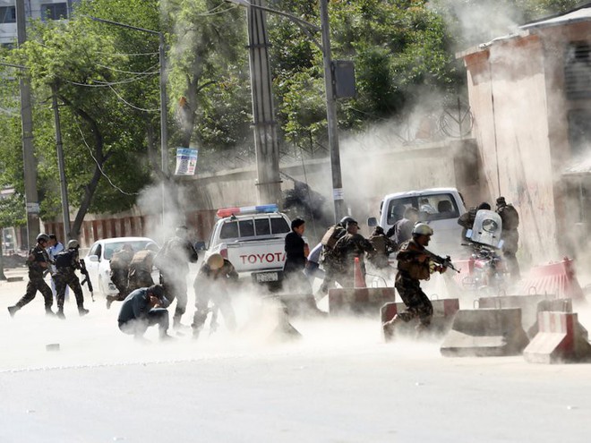 Afghanistan: 17 năm sa lầy của Mỹ và cuộc chiến không hồi kết qua bộ ảnh tư liệu quý - Ảnh 18.