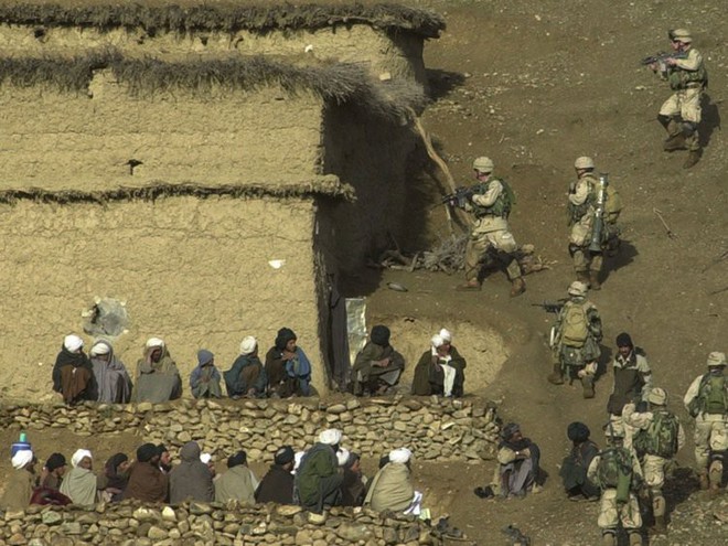 Afghanistan: 17 năm sa lầy của Mỹ và cuộc chiến không hồi kết qua bộ ảnh tư liệu quý - Ảnh 3.