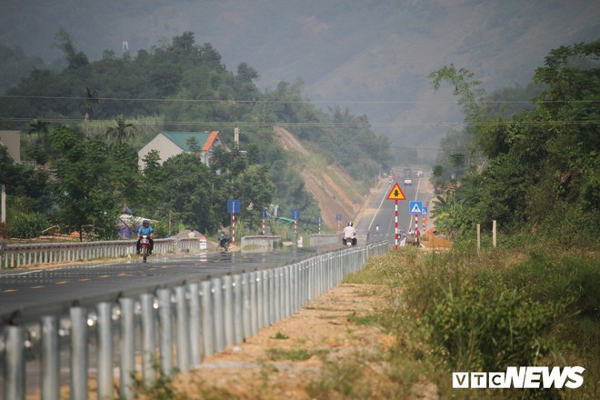 Ảnh: Tuyến đường BOT nghìn tỷ đồng cắt núi nối Hà Nội - Hòa Bình trước ngày thông xe - Ảnh 7.