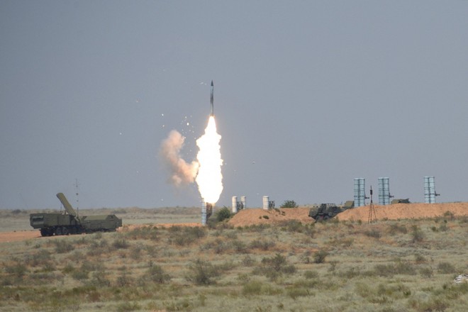 Nga chùn bước trước đe dọa của Mỹ-NATO: Giao tên lửa S-300 cho Syria “thiếu hơn 100km”? - Ảnh 2.
