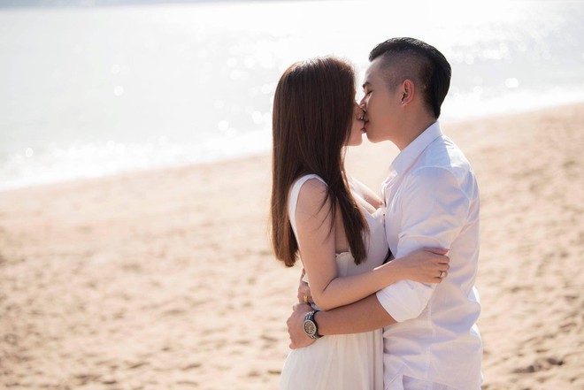 Sau đám cưới lãng mạn bên bờ biển, chị gái Ngọc Trinh khoe ảnh tình tứ, nói lời sến sẩm với ông xã kém tuổi - Ảnh 3.