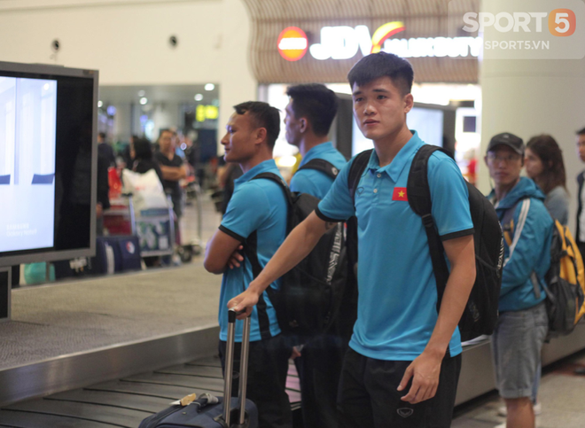 Lâm Tây, Quế Ngọc Hải xem giò tiền đạo Thái Lan ghi 6 bàn trong trận ra quân AFF Cup 2018 - Ảnh 7.