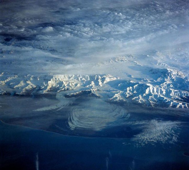 Chiêm ngưỡng hình ảnh những ngọn núi hùng vĩ trên Trái Đất khi nhìn từ ngoài không gian - Ảnh 7.
