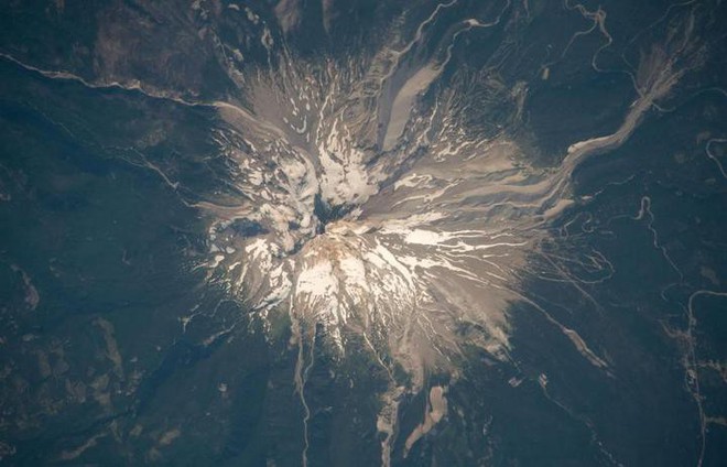 Chiêm ngưỡng hình ảnh những ngọn núi hùng vĩ trên Trái Đất khi nhìn từ ngoài không gian - Ảnh 8.