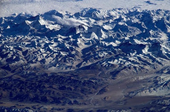 Chiêm ngưỡng hình ảnh những ngọn núi hùng vĩ trên Trái Đất khi nhìn từ ngoài không gian - Ảnh 9.