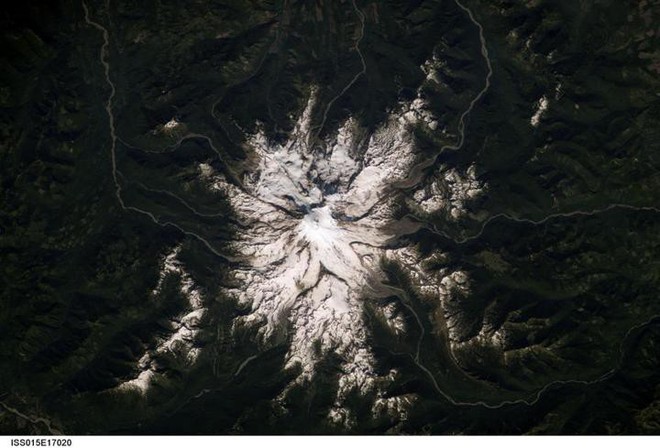 Chiêm ngưỡng hình ảnh những ngọn núi hùng vĩ trên Trái Đất khi nhìn từ ngoài không gian - Ảnh 10.