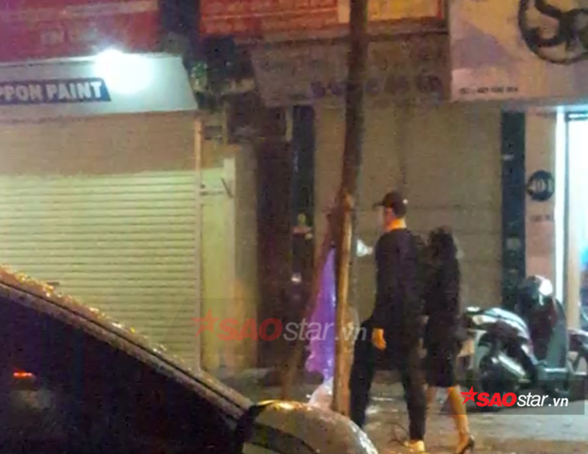 Thủ môn Đặng Văn Lâm tình tứ, đút thức ăn cho bạn gái - Ảnh 5.