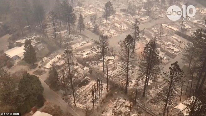 California nhìn từ trên cao hoang tàn như tận thế sau vụ cháy rừng thảm khốc - Ảnh 1.
