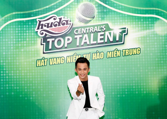 “Hot boy kẹo kéo” đăng quang tại Huda Central’s Top Talent 2018 - Ảnh 1.