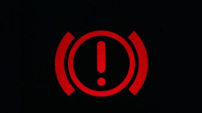 Thấy những đèn cảnh báo này trên ô tô, cần hết sức lưu ý - Ảnh 1.