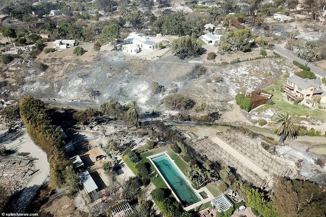 California nhìn từ trên cao hoang tàn như tận thế sau vụ cháy rừng thảm khốc - Ảnh 10.