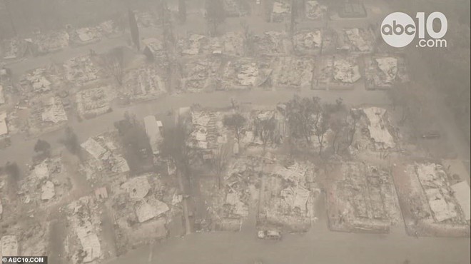 California nhìn từ trên cao hoang tàn như tận thế sau vụ cháy rừng thảm khốc - Ảnh 3.