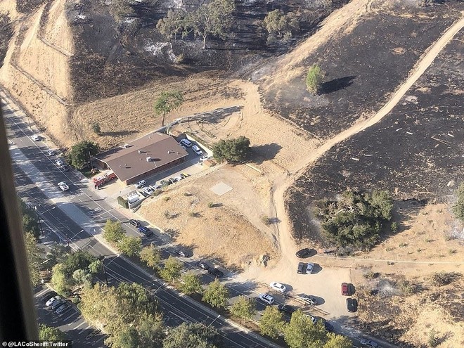 California nhìn từ trên cao hoang tàn như tận thế sau vụ cháy rừng thảm khốc - Ảnh 9.