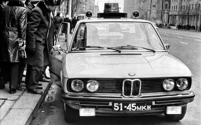 Tại sao cảnh sát Liên Xô được cấp xe Porsche, Mercedes, BMW để làm nhiệm vụ? - Ảnh 2.