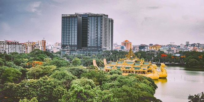 Cận cảnh khách sạn đế vương của tuyển Việt Nam ở Myanmar  - Ảnh 2.