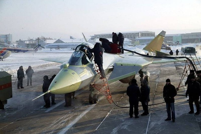 Phi công Su-57 thử đồ bay chống quá tải mới  - Ảnh 2.