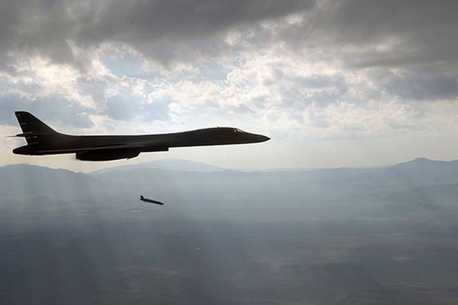 Cận cảnh tên lửa JASSM-ER không kích Syria - Ảnh 7.