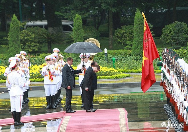 Toàn cảnh lễ đón chính thức Thủ tướng Nga Medvedev thăm Việt Nam - Ảnh 5.