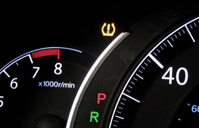 5 tín hiệu đèn cảnh báo trên ô tô mà người lái nên hiểu rõ để tránh những tai nạn không đáng có - Ảnh 4.