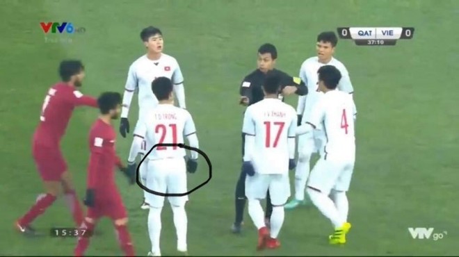 Trung vệ Đình Trọng và phong cách sơ vin độc nhất vô nhị ở AFF Cup 2018 - Ảnh 5.