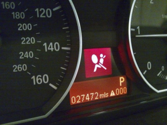 5 tín hiệu đèn cảnh báo trên ô tô mà người lái nên hiểu rõ để tránh những tai nạn không đáng có - Ảnh 6.