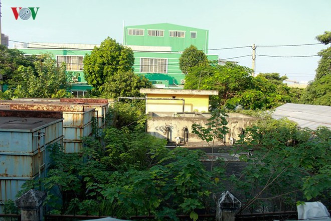 Trạm xử lý nước thải ở Hà Nội “đắp chiếu” sau 10 năm xây dựng - Ảnh 12.