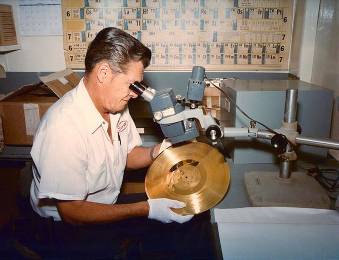 Giải mã lá thư trên chiếc đĩa vàng gửi tới người ngoài tinh của NASA - Ảnh 5.