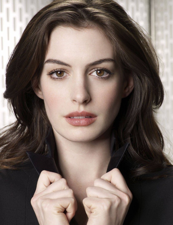 Anne Hathaway năm xưa đẹp ngất ngây giờ đã lộ những nếp nhăn - Ảnh 2.