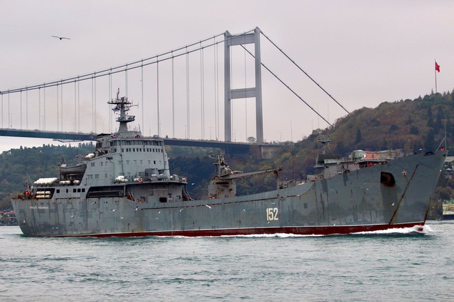 Tàu Nga ùn ùn chở vũ khí, trang bị tới Syria: Sẵn sàng cho đòn tấn công quyết định - Ảnh 3.