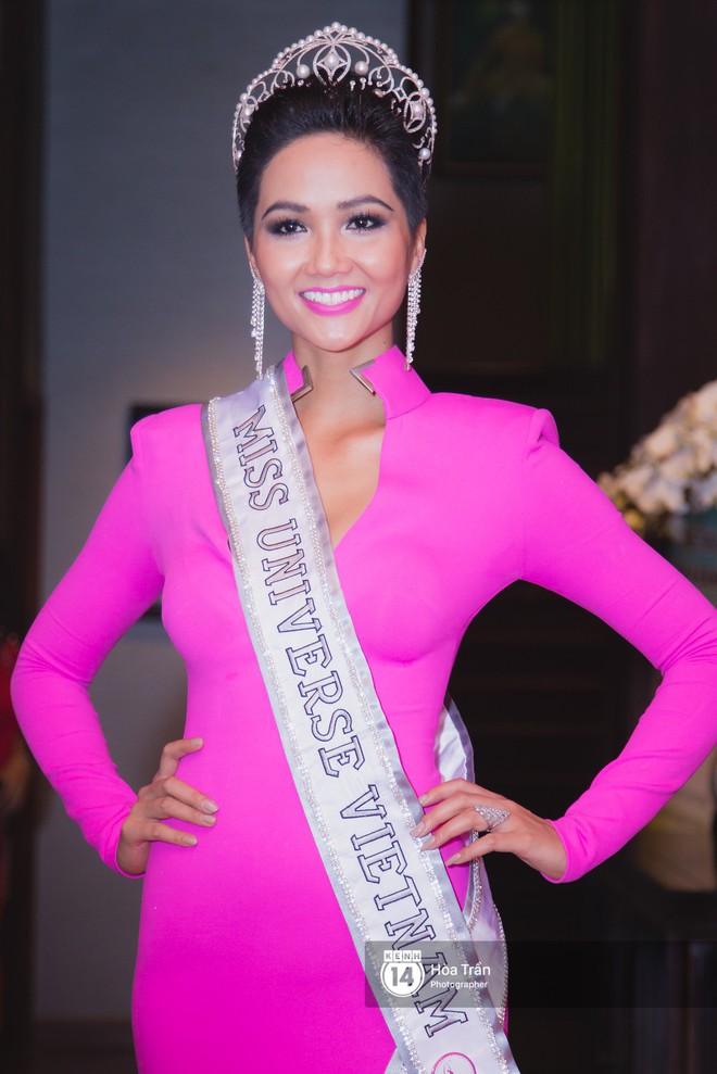 HHen Niê chính thức lựa chọn Bánh mì là trang phục dân tộc mang đến Miss Universe 2018 - Ảnh 9.