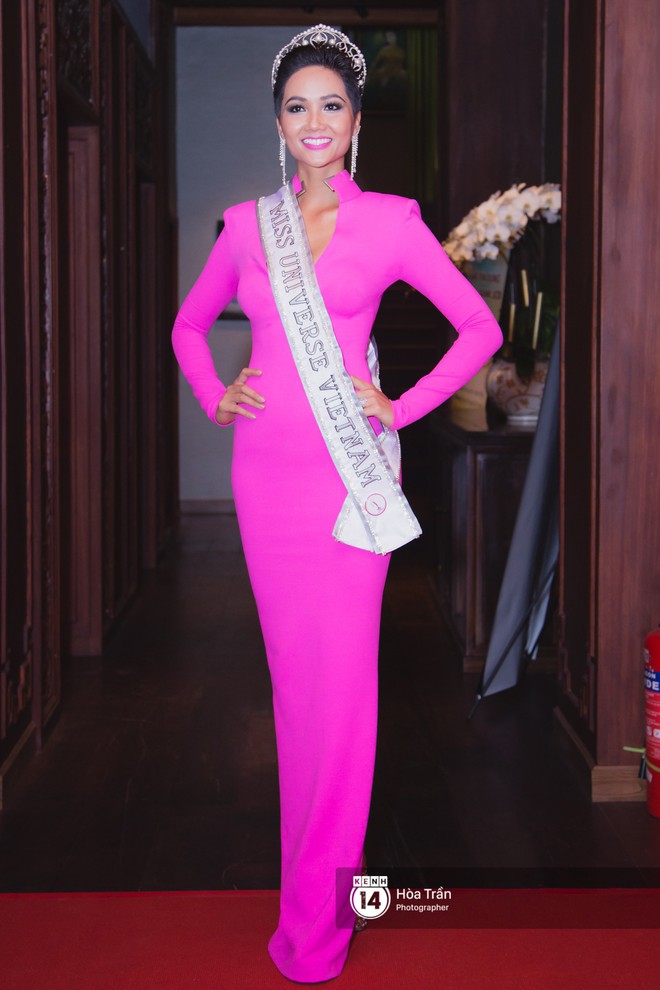 HHen Niê chính thức lựa chọn Bánh mì là trang phục dân tộc mang đến Miss Universe 2018 - Ảnh 10.
