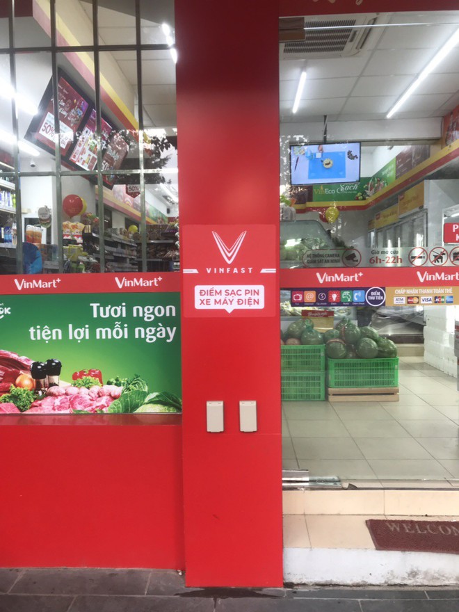 VinFast công bố hình trạm sạc tại cửa hàng VinMart+, tiết lộ kế hoạch mở rộng khắp Hà Nội và TP HCM - Ảnh 1.