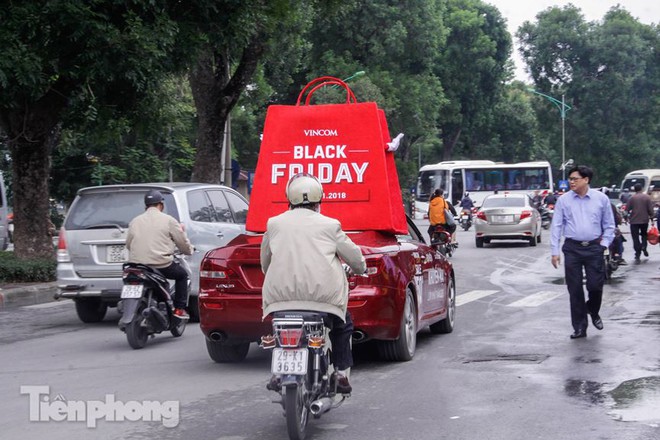 Trước Black Friday, các cửa hàng Hà Nội đồng loạt tung khuyến mãi - Ảnh 11.