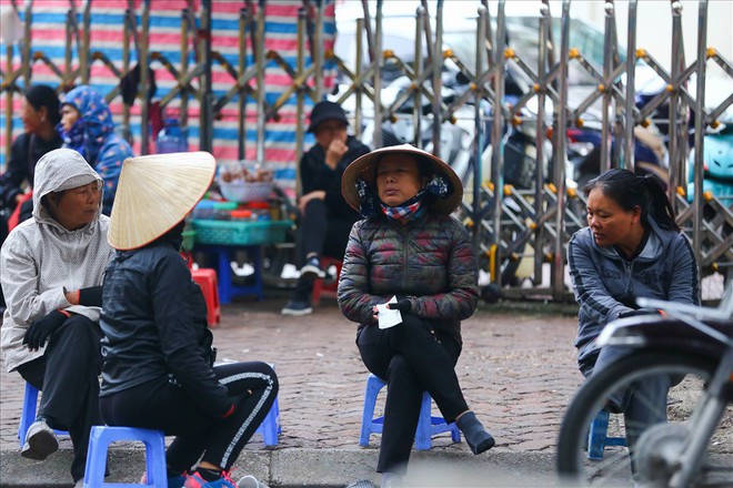 Vé chợ đen trận Việt Nam - Campuchia cao chót vót, khán giả vẫn chờ giờ G - Ảnh 5.