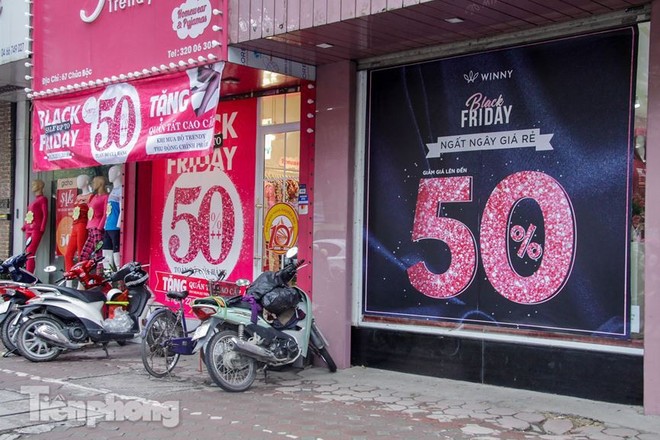 Trước Black Friday, các cửa hàng Hà Nội đồng loạt tung khuyến mãi - Ảnh 10.