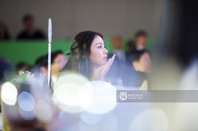 Bộ ảnh đẹp nhất của Kim Tae Hee tại đêm tiệc Hàn ở Hà Nội: Khoảnh khắc minh tinh châu Á hút hồn toàn bộ khán phòng - Ảnh 1.