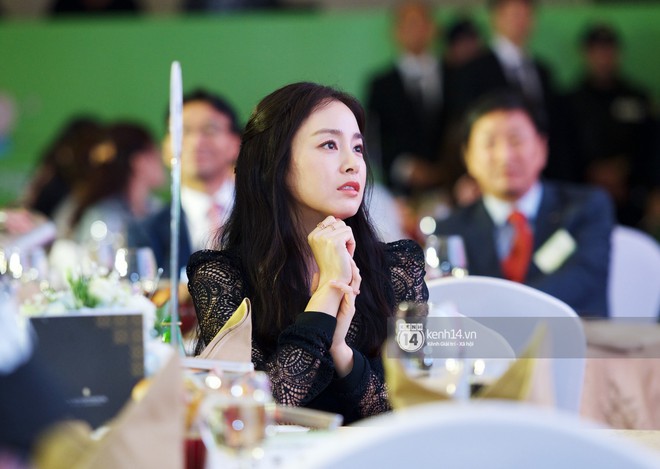 Bộ ảnh đẹp nhất của Kim Tae Hee tại đêm tiệc Hàn ở Hà Nội: Khoảnh khắc minh tinh châu Á hút hồn toàn bộ khán phòng - Ảnh 2.