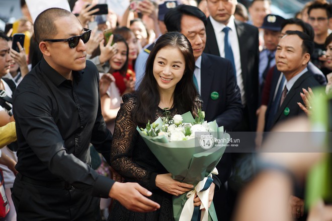 Nữ thần Kim Tae Hee đẹp xuất thần, thể hiện đẳng cấp mỹ nhân đẹp nhất xứ Hàn tại sự kiện ở Hà Nội - Ảnh 4.