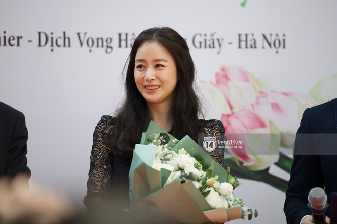 Nữ thần Kim Tae Hee đẹp xuất thần, thể hiện đẳng cấp mỹ nhân đẹp nhất xứ Hàn tại sự kiện ở Hà Nội - Ảnh 6.