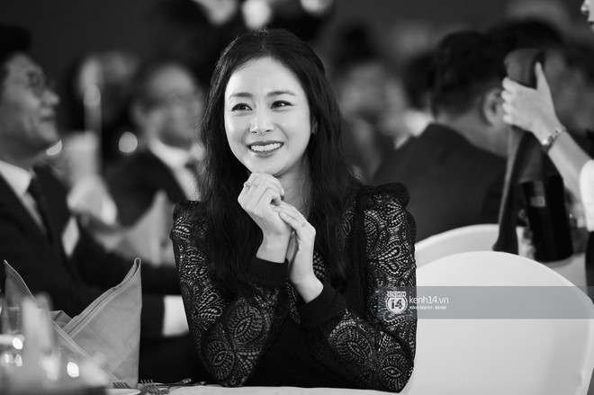 Bộ ảnh đẹp nhất của Kim Tae Hee tại đêm tiệc Hàn ở Hà Nội: Khoảnh khắc minh tinh châu Á hút hồn toàn bộ khán phòng - Ảnh 6.